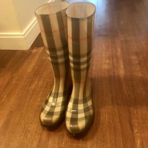 Burberry rain boots- size 38 (8)